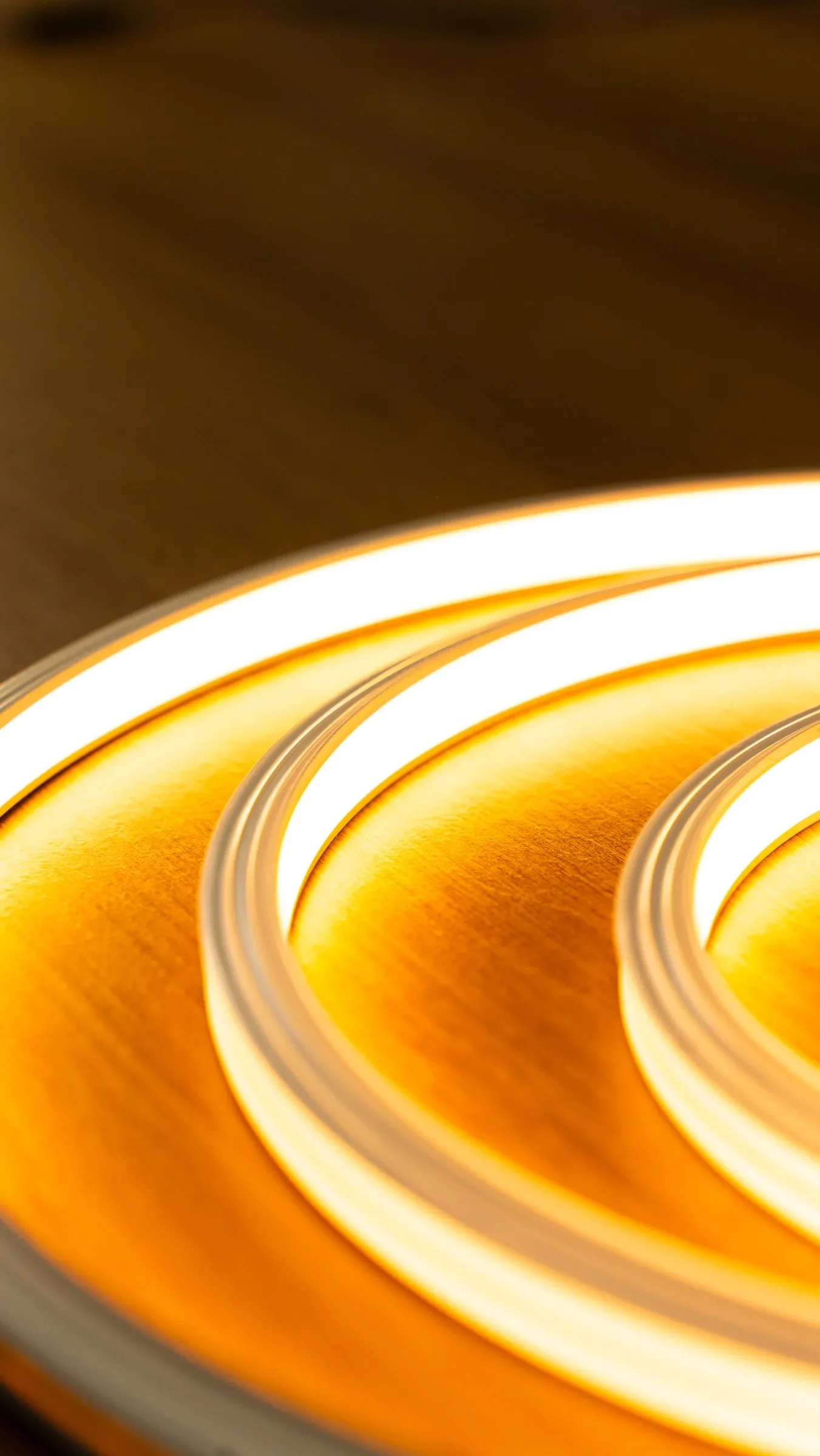Luminária flexível com fita led integrada